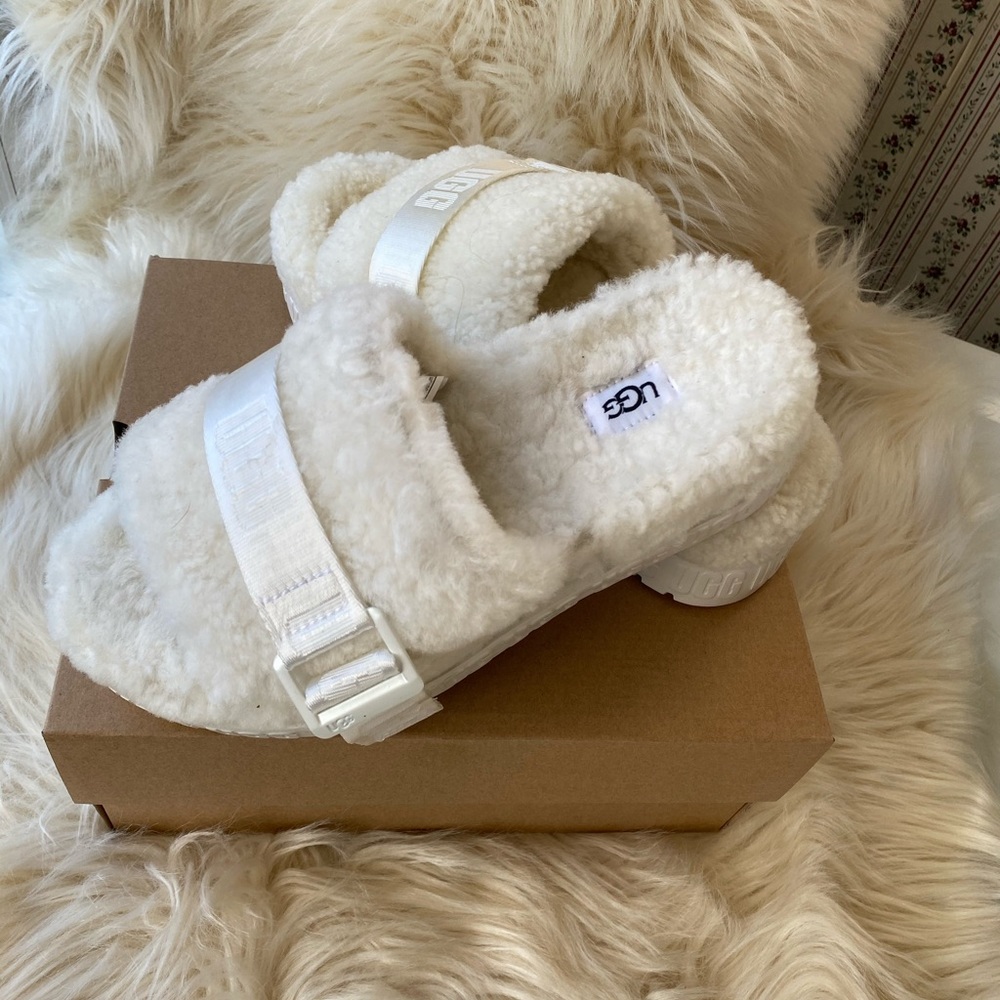 New In Box UGG Fluffita White Slippers Sz 7, EU38
